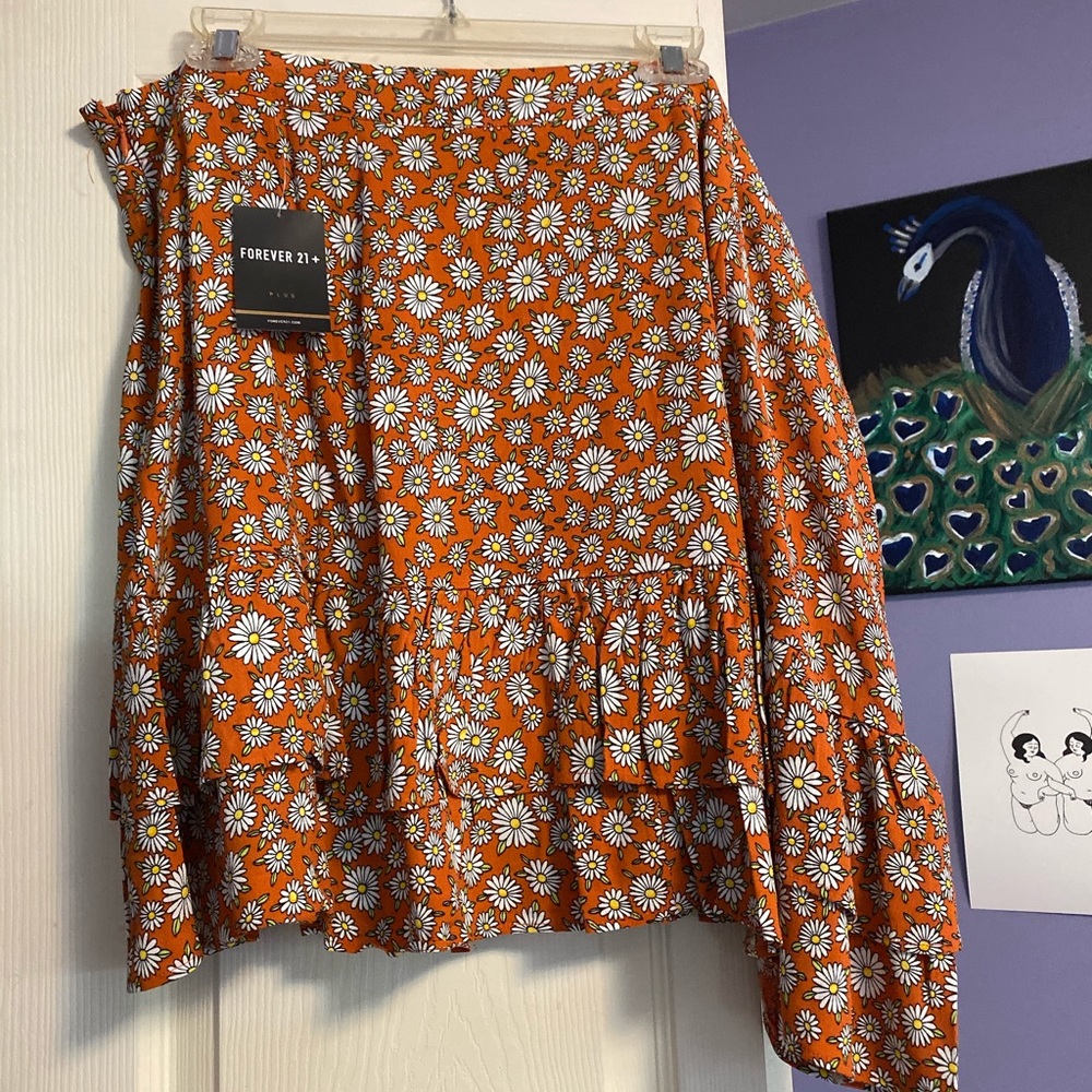 NWT Forever 21 Plus floral flutter skirt